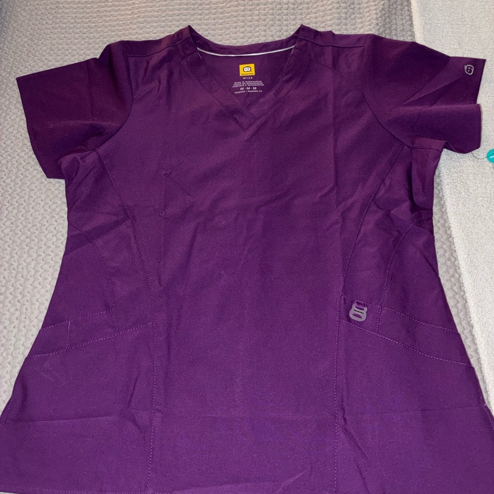 Wonder Wink Womens scrub top